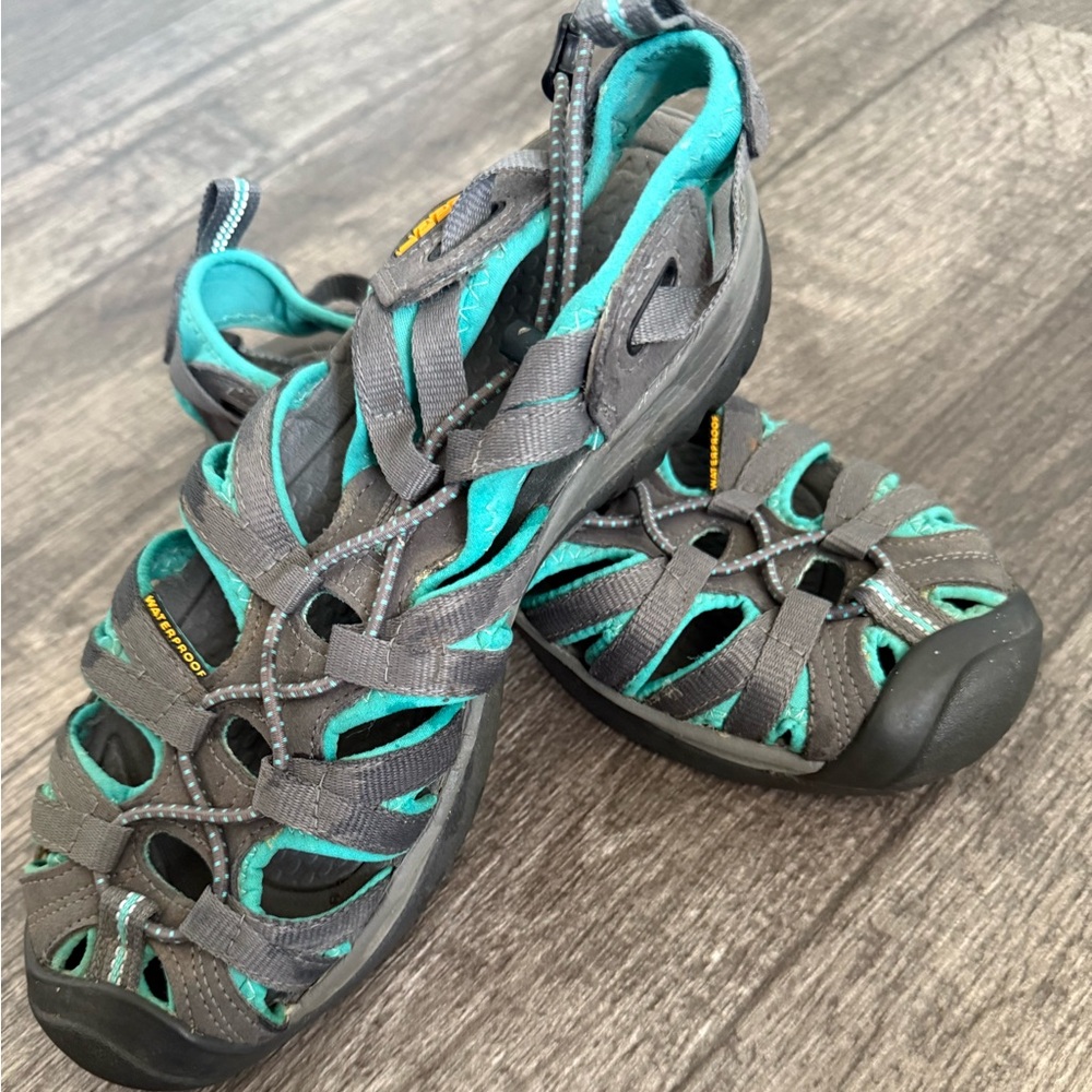 Keen Whisper Sandals Women’s Size 8 Sport Gray Teal Waterproof Outdoor Hiking